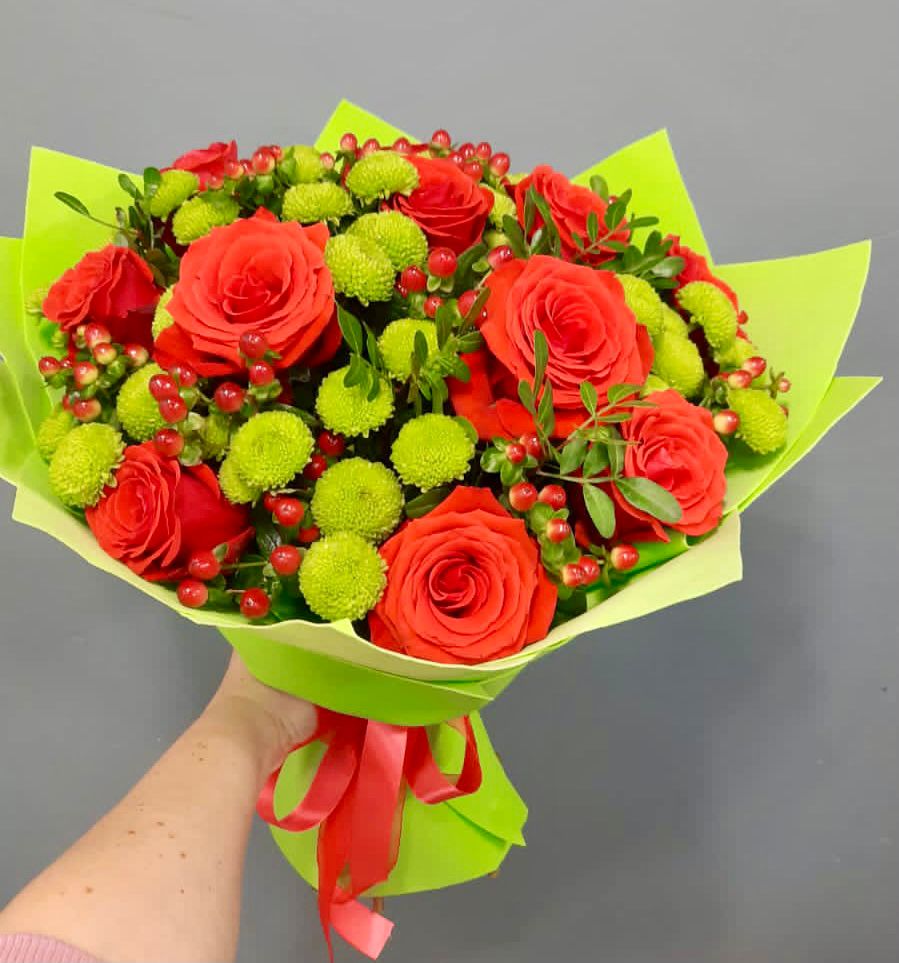 Букет цветов из: Хризантемы и Розы в Яйве