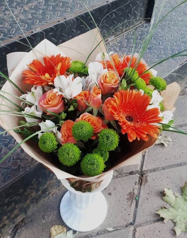 Букет цветов из: Герберы, Хризантемы, Альстромерии и Розы в Яйве