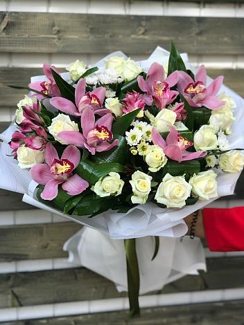 Букет цветов из: Розы и Хризантемы в Яйве