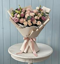 Букет цветов из:  Розы и Лизиантусы в Яйве