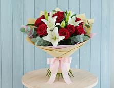 Букет цветов из:  Лилии и Розы #REPLACE_PRED# Яйве