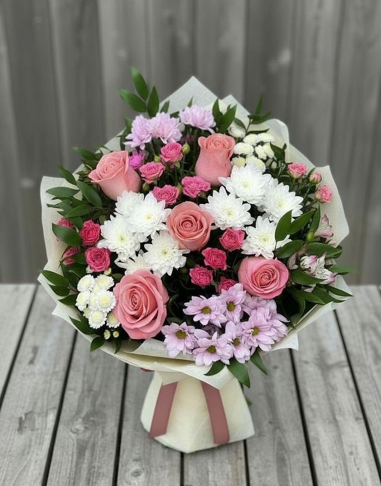 Букет цветов из: Альстромерии, Гвоздики, Розы и Хризантемы в Яйве