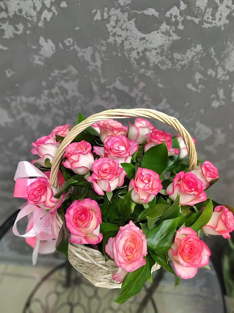 Цветочная композиция из Розы в корзине в Яйве