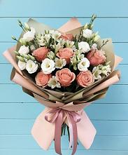 Букет цветов из:  Розы, Альстромерии и Лизиантусы в Яйве