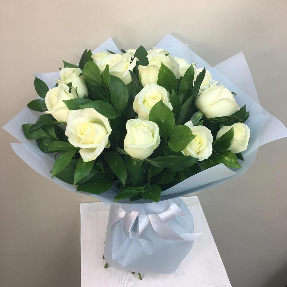 Букет 15 Белых роз Проуд в Яйве