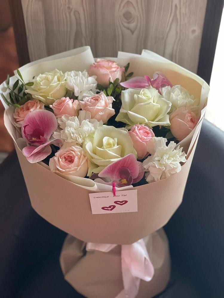 Букет цветов из: Орхидеи, Розы и Гвоздики в Яйве