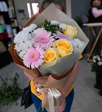 Букет цветов из:  Герберы, Розы и Хризантемы в Яйве