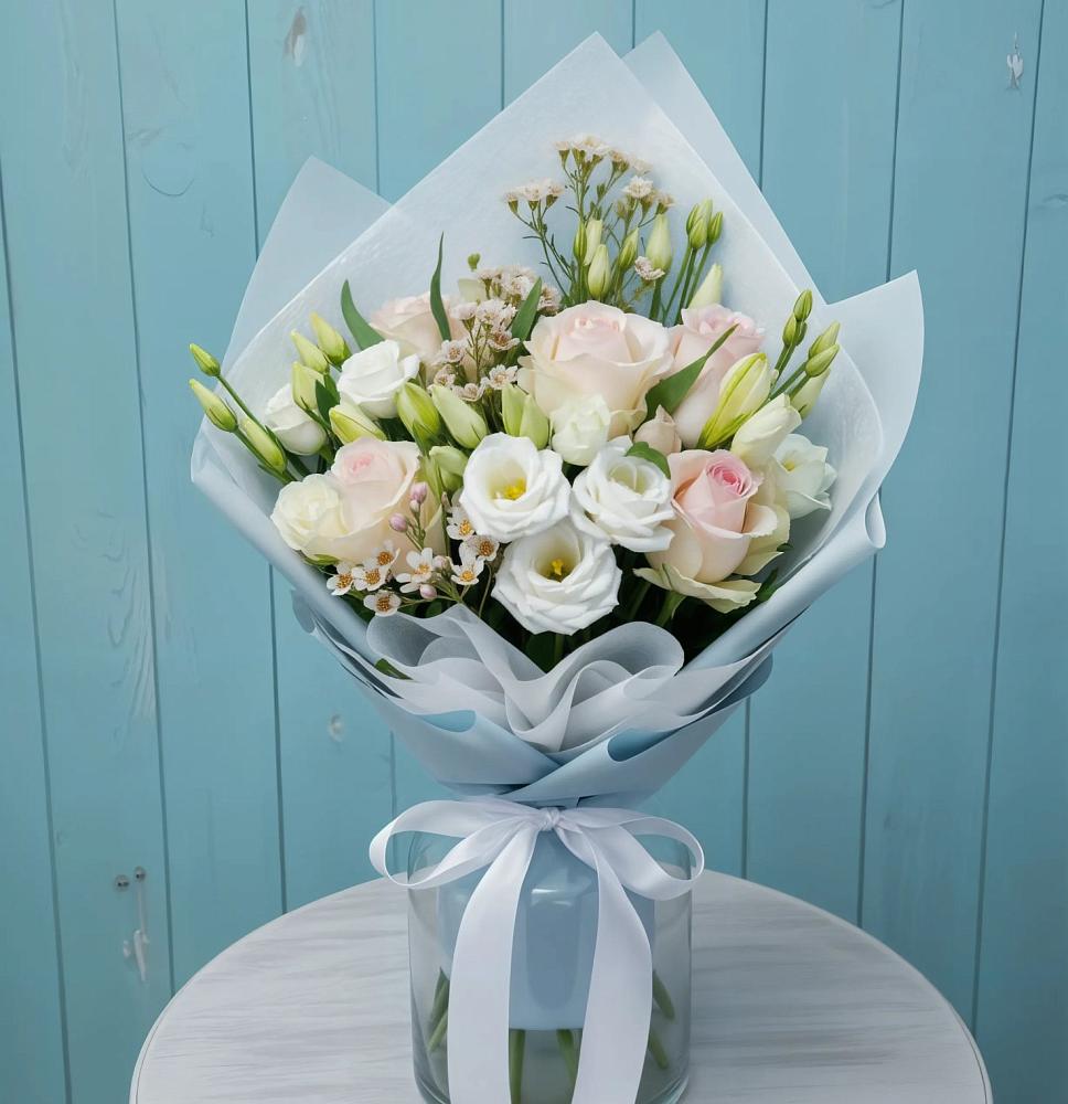 Букет цветов из: Розы и Лизиантусы в Яйве