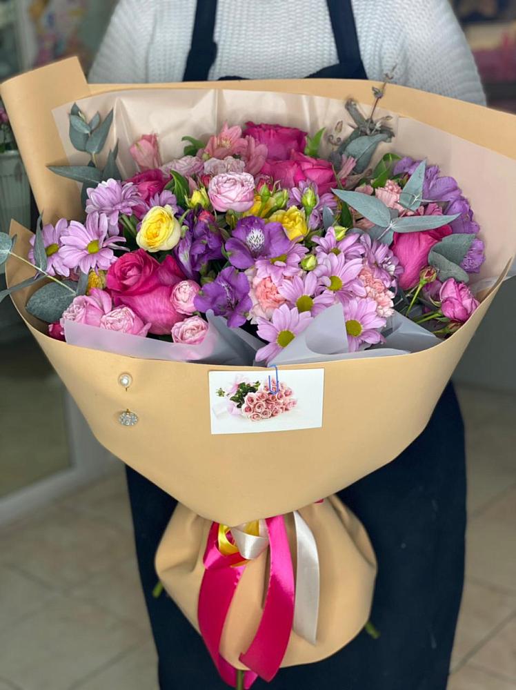 Букет цветов из: Хризантемы, Гвоздики и Альстромерии в Яйве