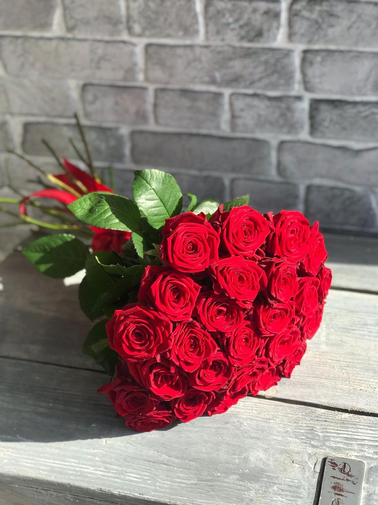 Букет Красные розы Фридом в Яйве