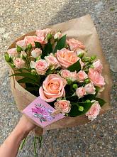 Букет цветов из:  Розы #REPLACE_PRED# Яйве