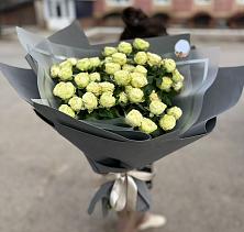 Букет Белые кустовые розы Солинеро в Яйве