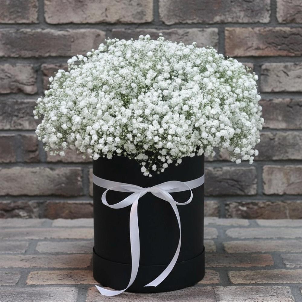 Цветочная композиция из Гипсофила в шляпной коробке в Яйве