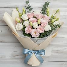 Букет цветов из:  Лизиантусы в Яйве