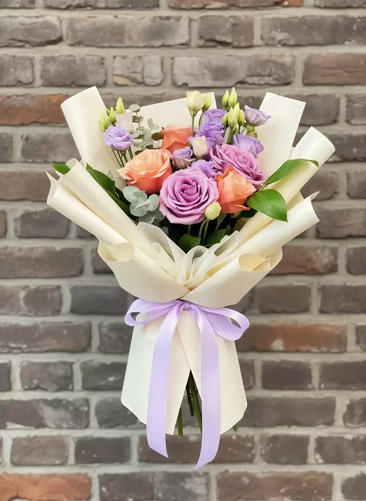 Букет цветов из: Лизиантусы и Розы в Яйве