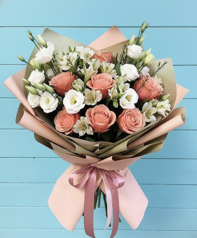Букет цветов из: Розы, Альстромерии и Лизиантусы в Яйве