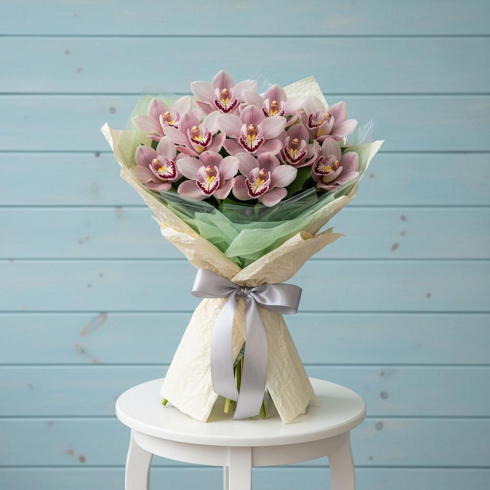 Букет цветов из: Орхидеи и Розы в Яйве