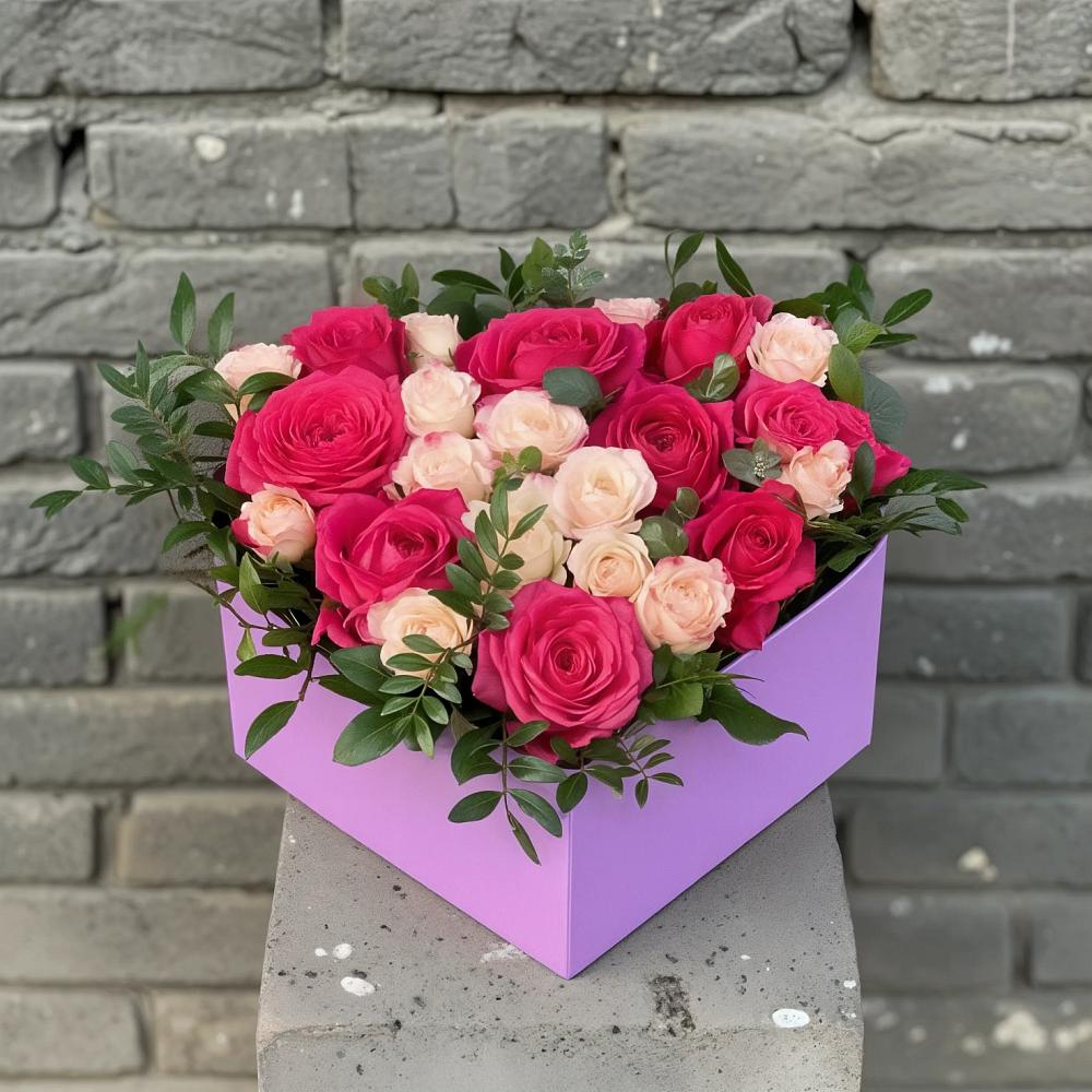 Цветочная композиция из Розы в коробке в Яйве