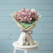 Букет цветов из:  Орхидеи и Розы в Яйве