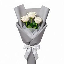 Букет 3 белые розы в Яйве