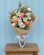 Букет цветов из:  Альстромерии, Лизиантусы, Розы и Хризантемы в Яйве