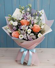 Букет цветов из:  Лизиантусы, Розы, Альстромерии и Гипсофила в Яйве