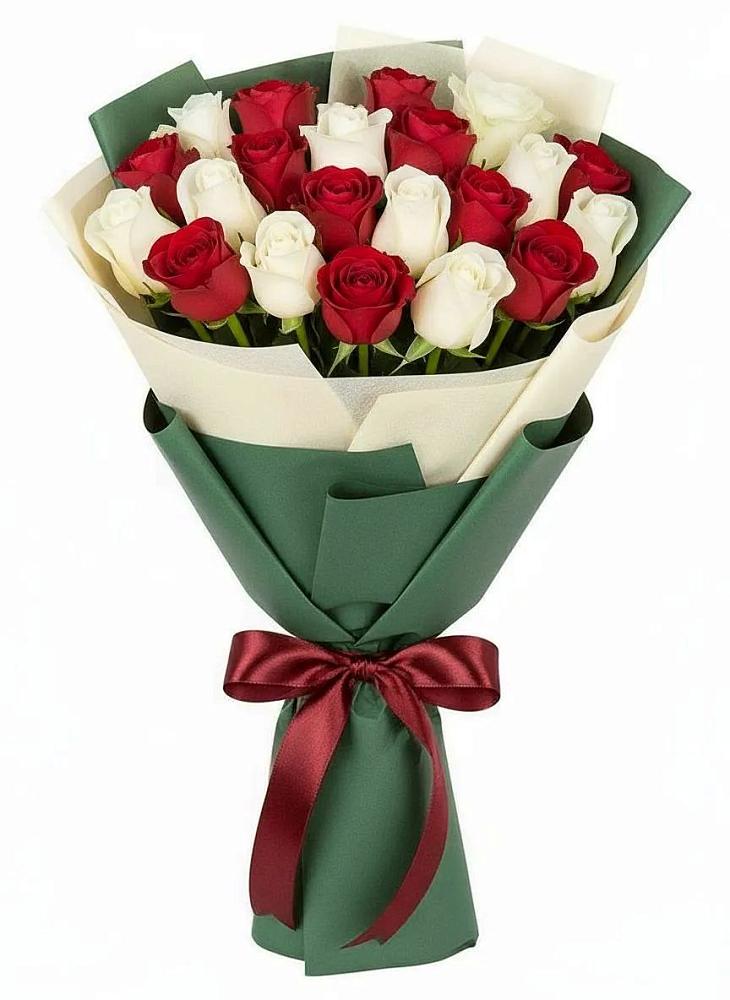 Букет Микс из красных и белых роз в Яйве