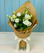 Букет цветов из:  Хризантемы и Лизиантусы в Яйве