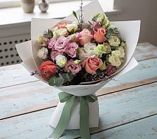 Букет цветов из:  Розы, Лизиантусы и Гвоздики в Яйве