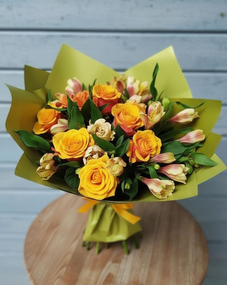 Букет цветов из: Альстромерии и Розы в Яйве