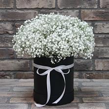 Цветочная композиция из Гипсофила в шляпной коробке в Яйве