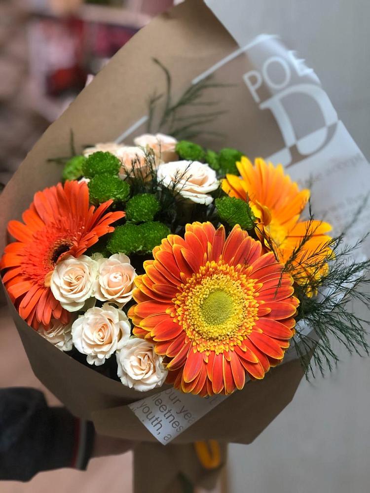 Букет цветов из: Герберы, Хризантемы и Розы в Яйве