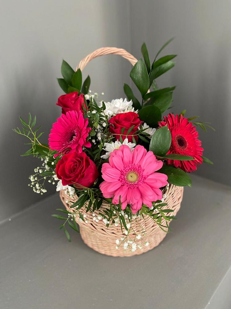 Цветочная композиция из Розы, Хризантемы и Герберы в корзине в Яйве