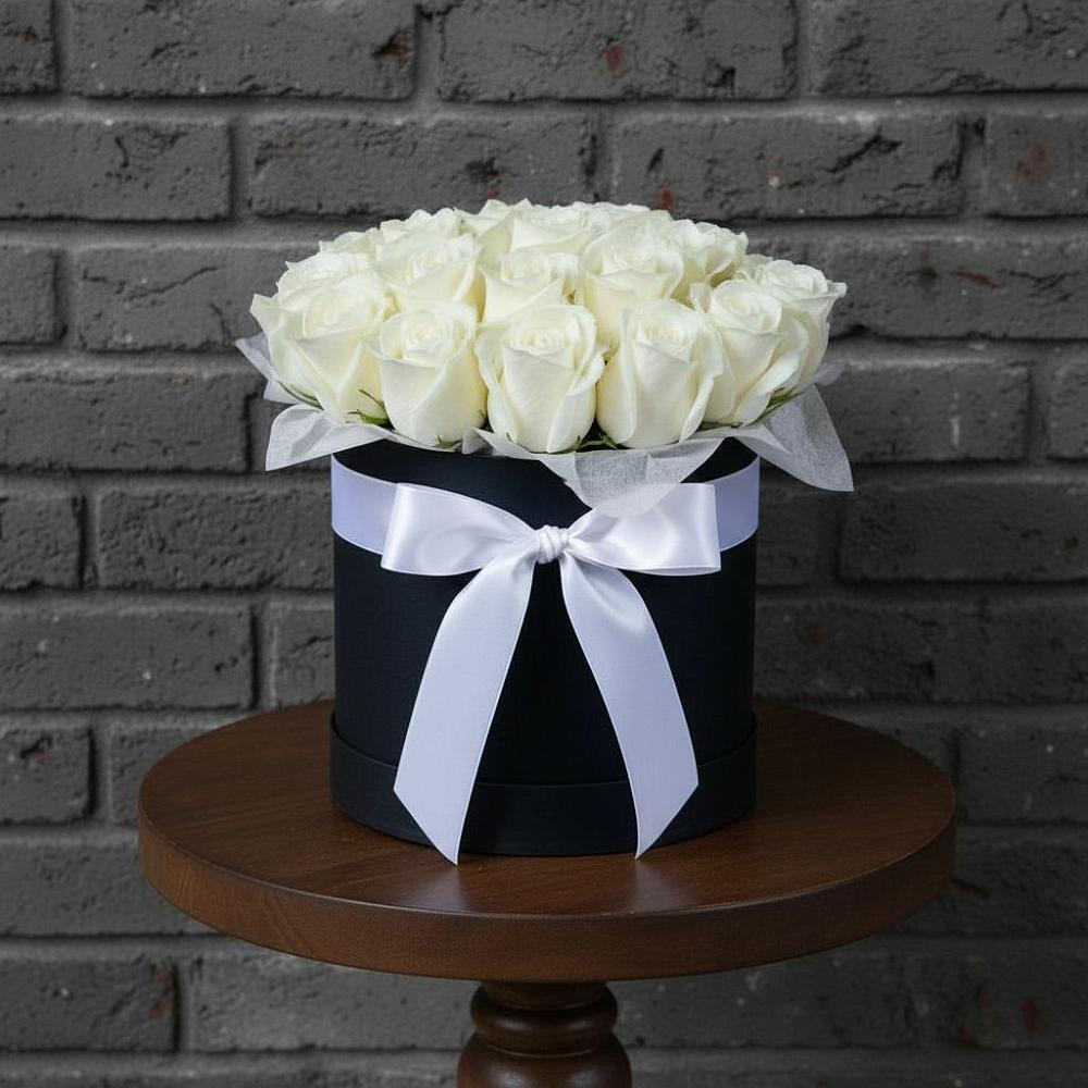 Цветочная композиция из Розы в шляпной коробке в Яйве