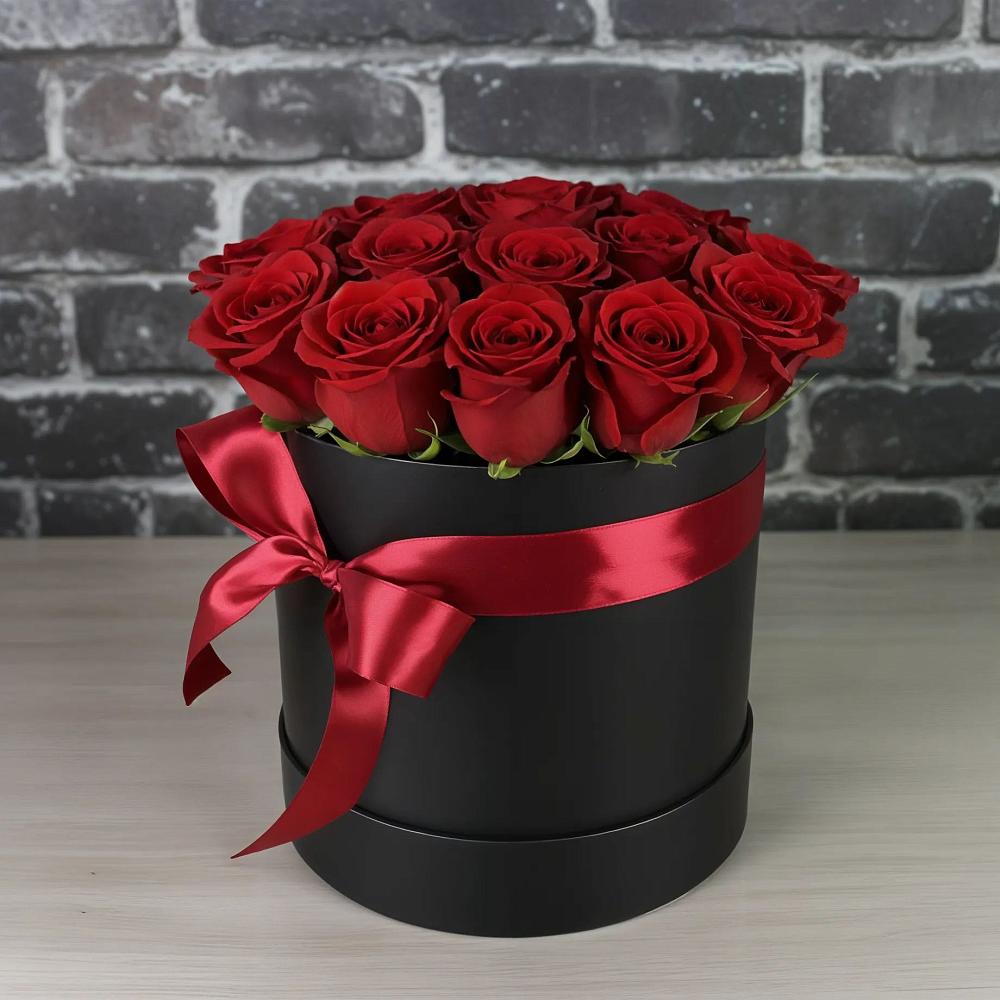 Цветочная композиция из Розы в шляпной коробке в Яйве