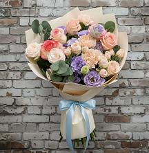 Букет цветов из:  Розы, Лизиантусы и Гвоздики в Яйве