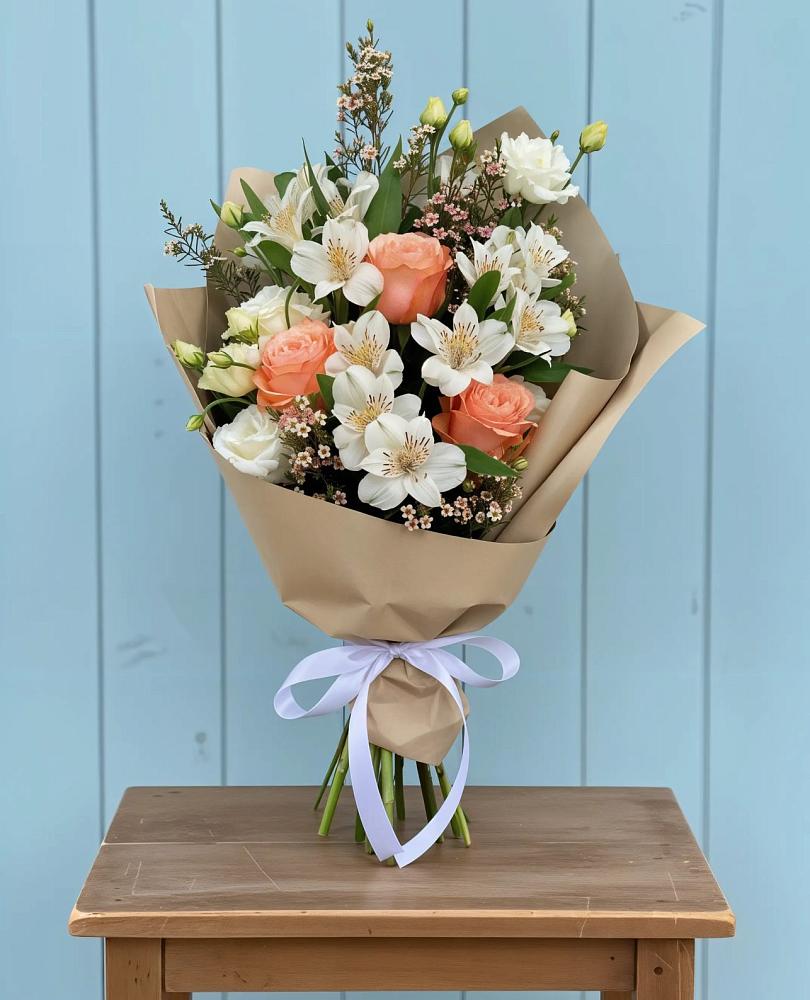 Букет цветов из: Альстромерии, Лизиантусы, Розы и Хризантемы в Яйве