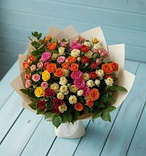 Букет Микс из разноцветных кустовых роз в Яйве