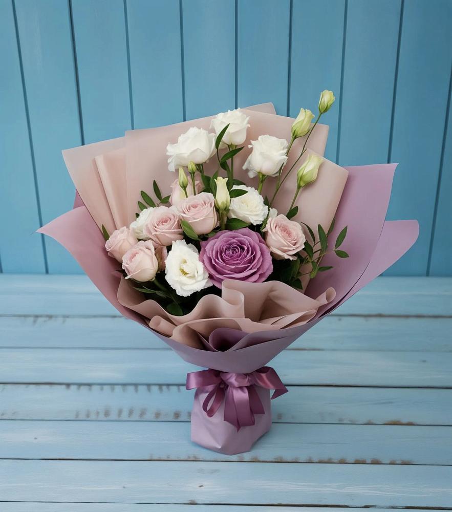 Букет цветов из: Розы и Лизиантусы в Яйве